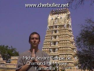légende: Michel devant Temple de Chamundi Hill Mysore Karnataka 1
qualityCode=raw
sizeCode=half

Données de l'image originale:
Taille originale: 111148 bytes
Heure de prise de vue: 2002:02:19 10:30:56
Largeur: 640
Hauteur: 480
